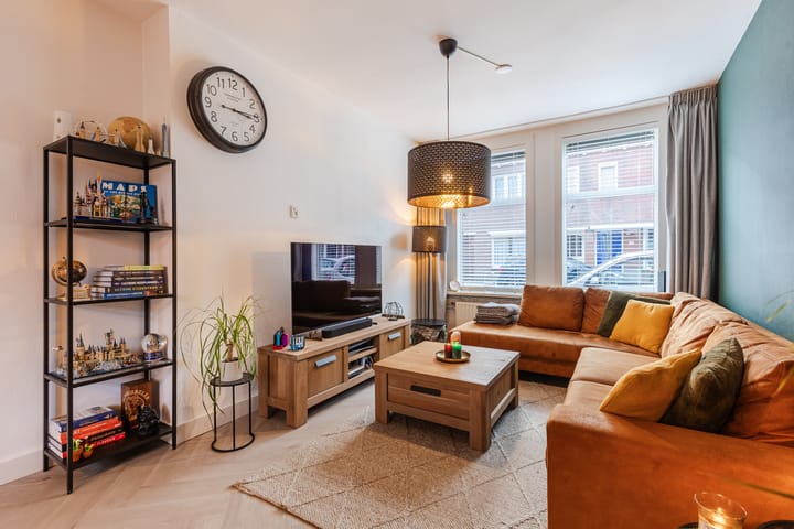 Photo 6 of Oscar Leeuwstraat 18