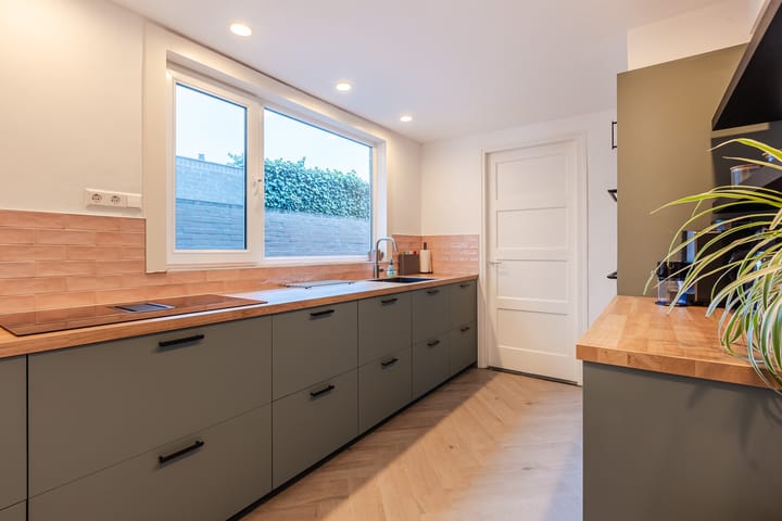 Photo 10 of Oscar Leeuwstraat 18