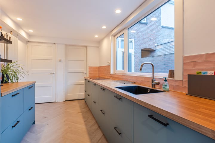 Photo 11 of Oscar Leeuwstraat 18