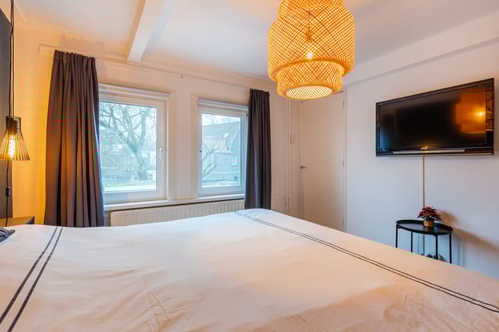 Photo 17 of Oscar Leeuwstraat 18