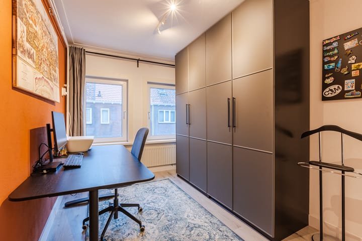 Photo 18 of Oscar Leeuwstraat 18