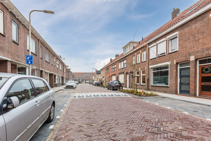 Photo 31 of Oscar Leeuwstraat 18