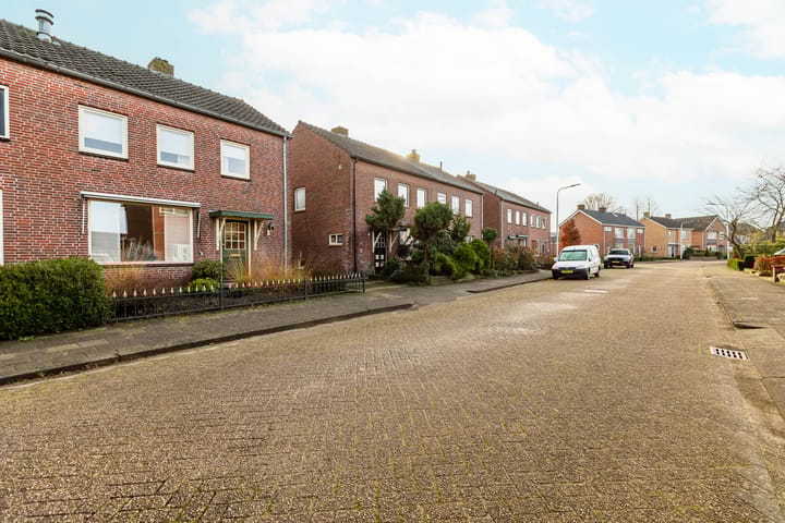 Foto 36 van Meidoornstraat 5