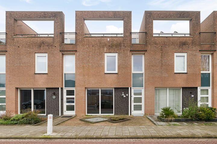 Bekijk foto 1 van J.P.Coenstraat 21