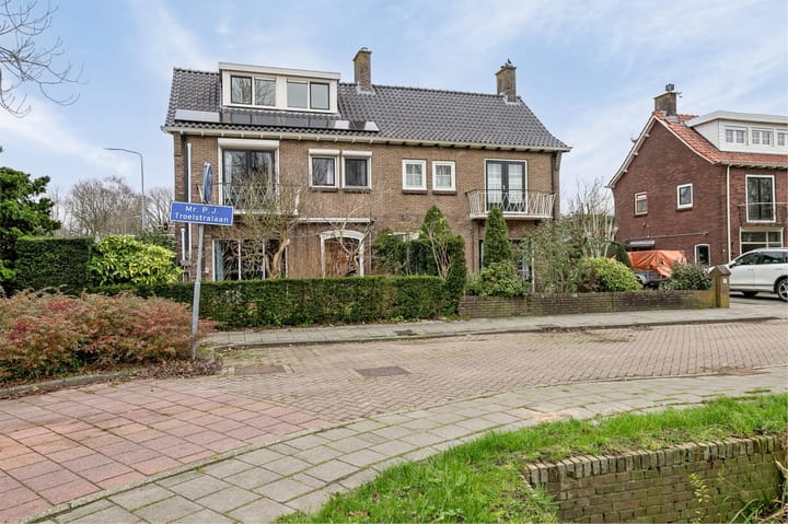 Foto 1 van C.J.van Houtenlaan 35