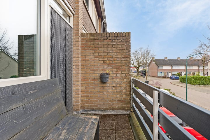 View photo 18 of Leliestraat 48