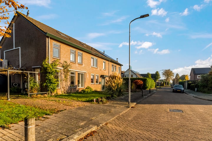 Bekijk foto 33 van Teisterbantstraat 6