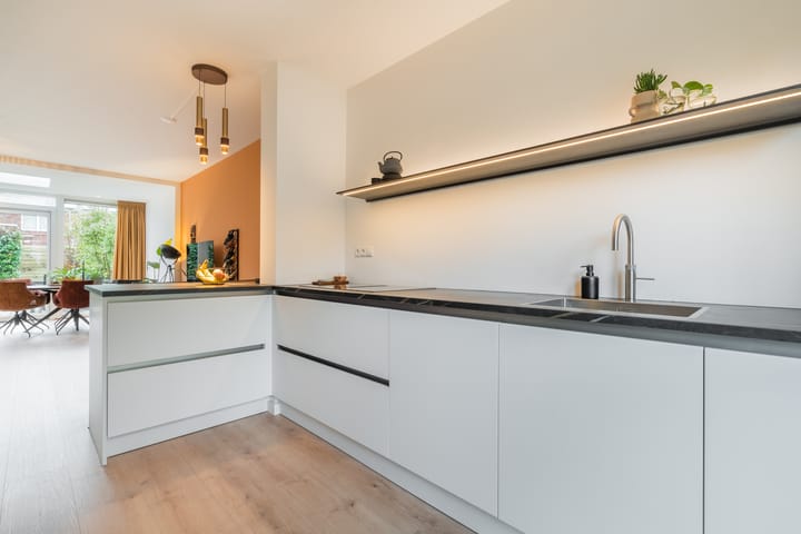 Foto 7 van Van den Broekstraat 108