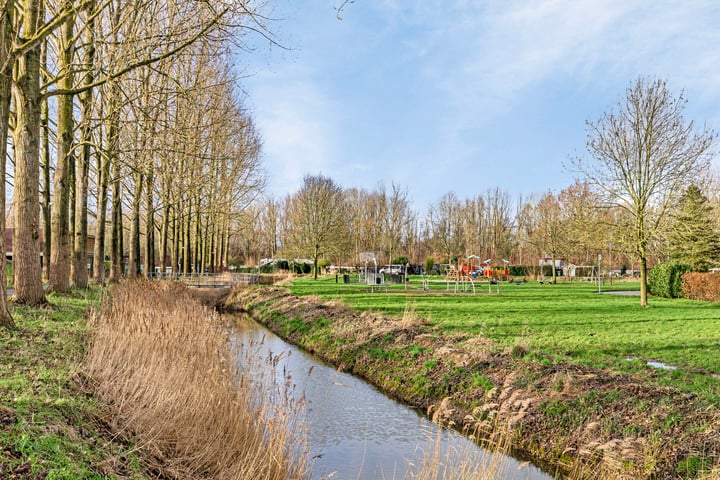 Bekijk foto 2 van Tonny van Leeuwenlaan 21