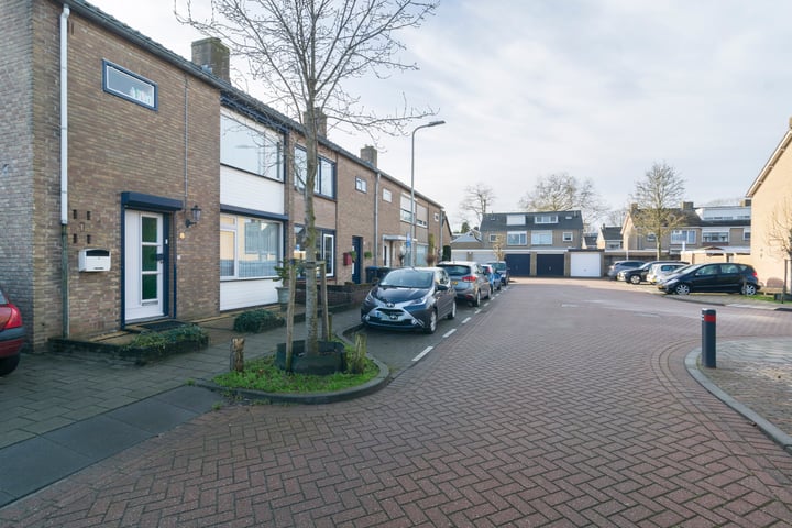 Bekijk foto 32 van Sint Alphonsusstraat 8