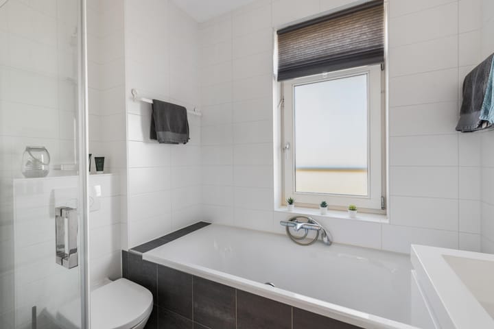 Foto 30 van Oeverzeggeweg 13