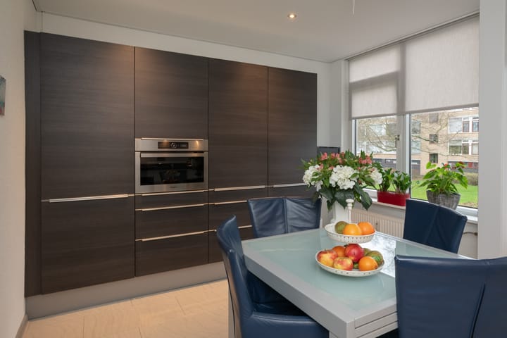 Foto 8 van Van Anrooystraat 393