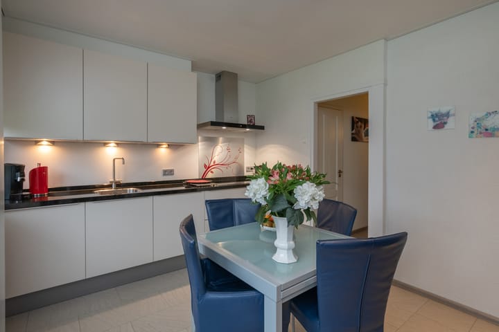 Foto 9 van Van Anrooystraat 393