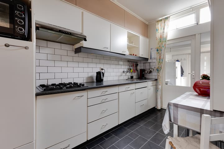 Photo 14 of Pijnboomstraat 7