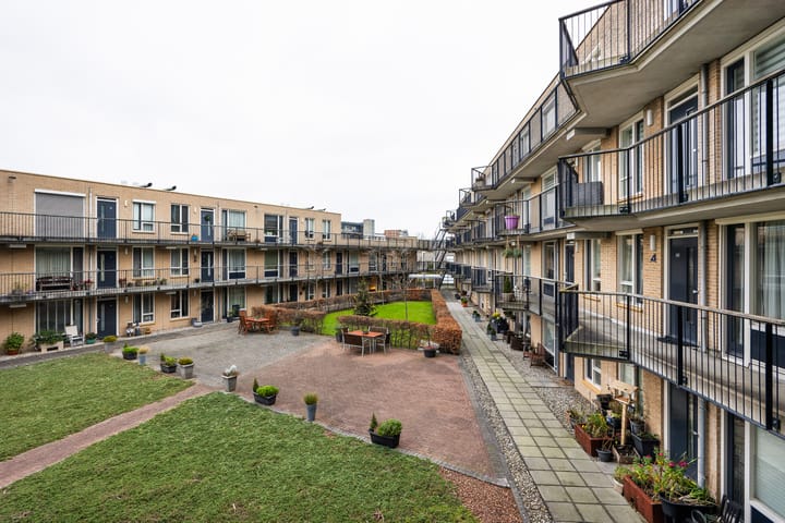 Foto 1 van Dokter De Liefdestraat 57