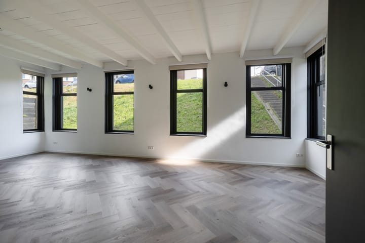 Foto 7 van Schuwacht 12