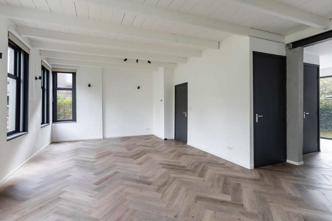 Photo 2 of Schuwacht 12