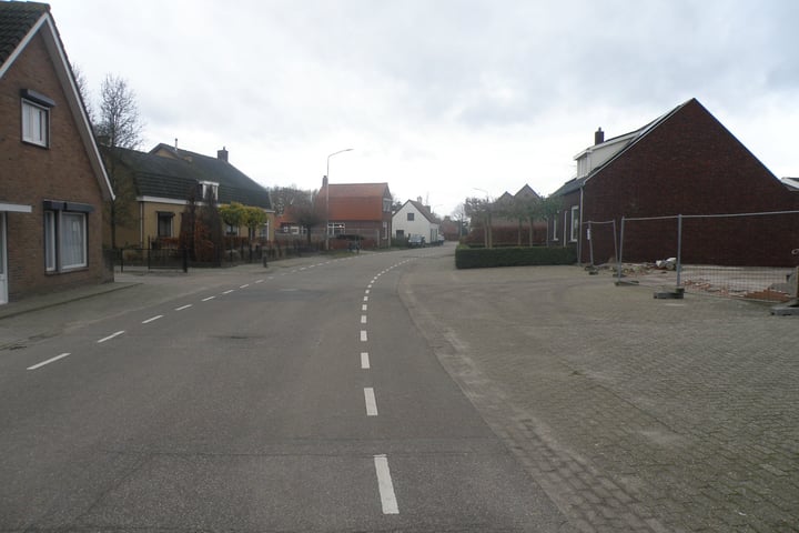 View photo 2 of Meirstraat 51