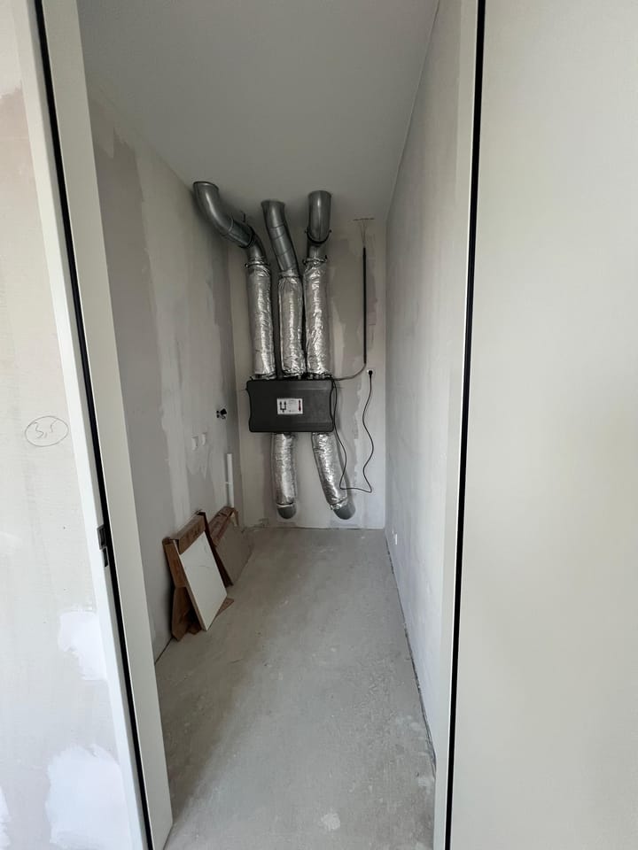 Photo 14 of Mies van der Rohestraat 261