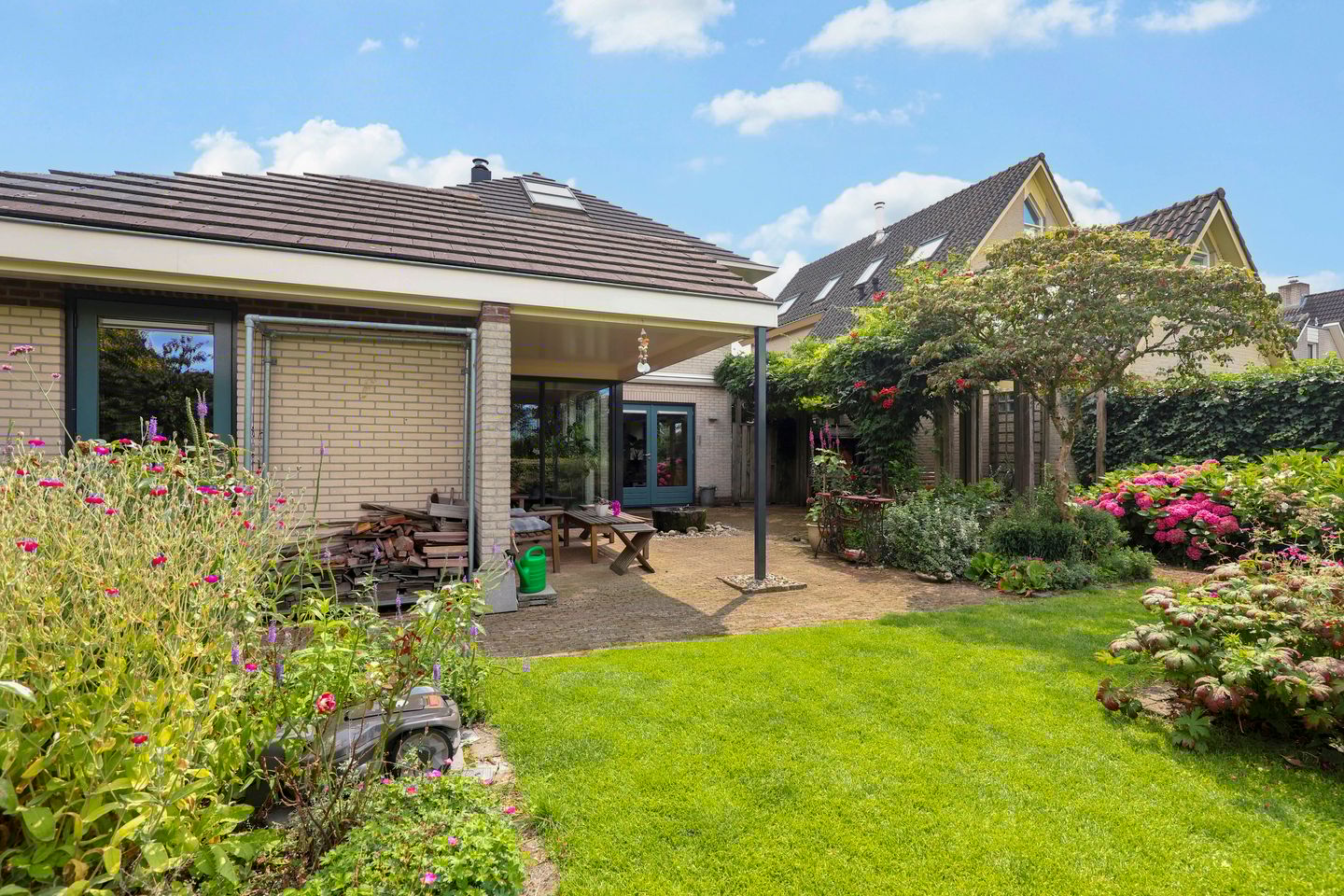 Foto 44 van Doornenburgallee 42