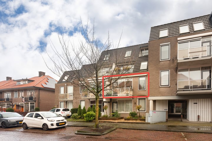 Bekijk foto 1 van Emmastraat 22