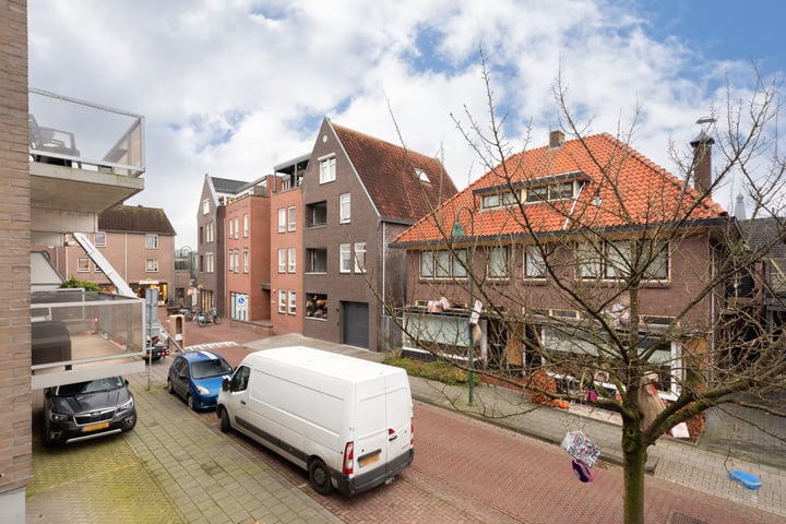 Bekijk foto 32 van Emmastraat 22