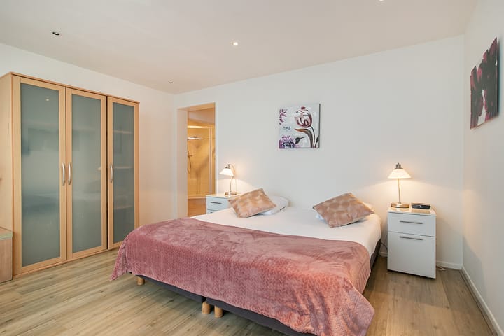 Photo 9 of Burgemeester van Fenemaplein 2-A1303