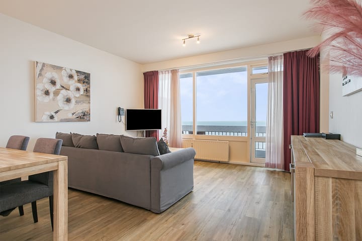 Photo 12 of Burgemeester van Fenemaplein 2-A1303