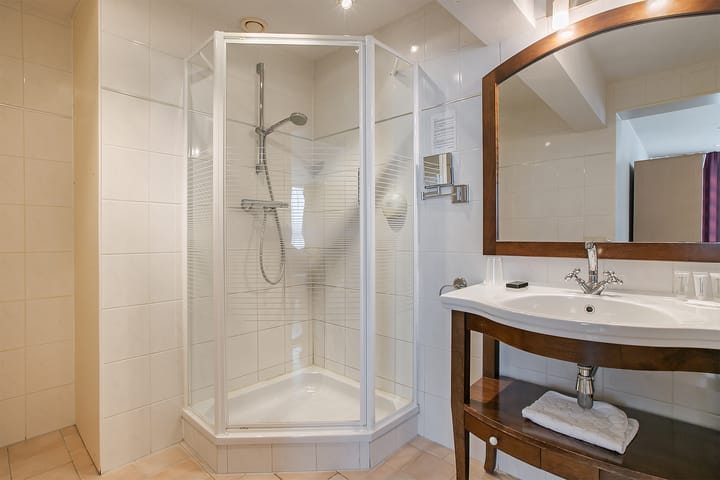 Photo 6 of Burgemeester van Fenemaplein 2-A1303