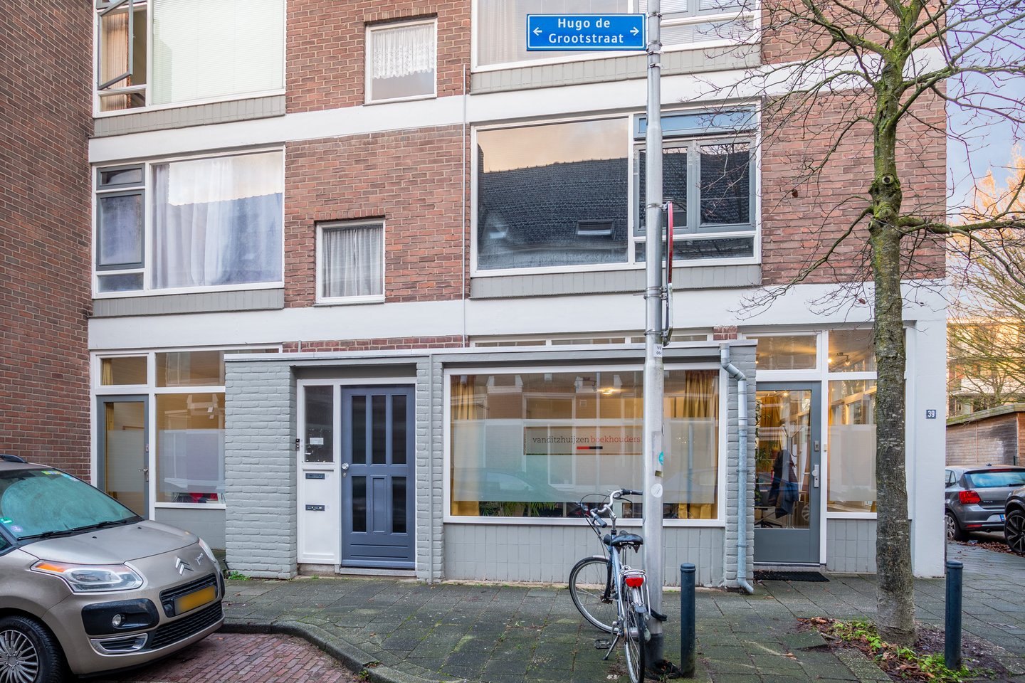 Bekijk foto 2 van Hugo de Grootstraat 39