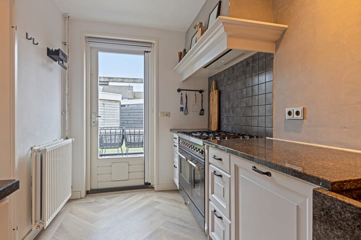 Foto 14 van Van Ruijsdaelstraat 11