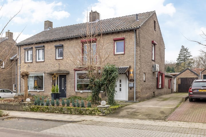 Bekijk foto 1 van Beekhoverstraat 58