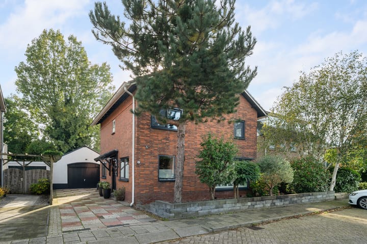 Foto 1 van Burgemeester van Meetelenstraat 4