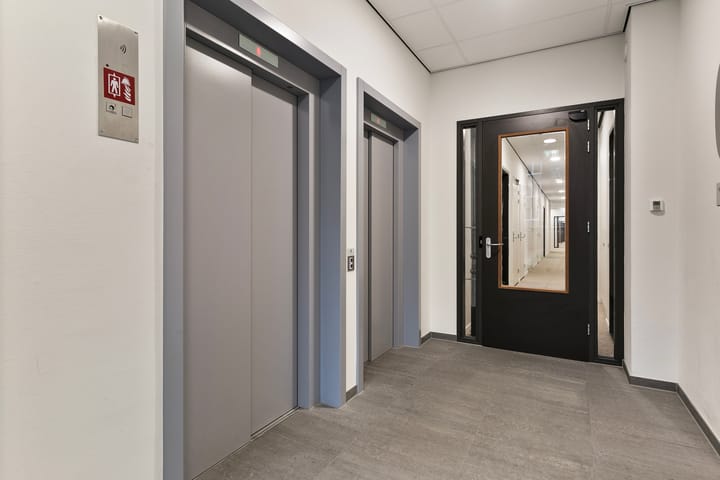 Photo 12 of Albertina Agnesstraat 44