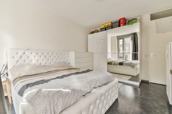 Photo 9 of Julius Pergerstraat 144