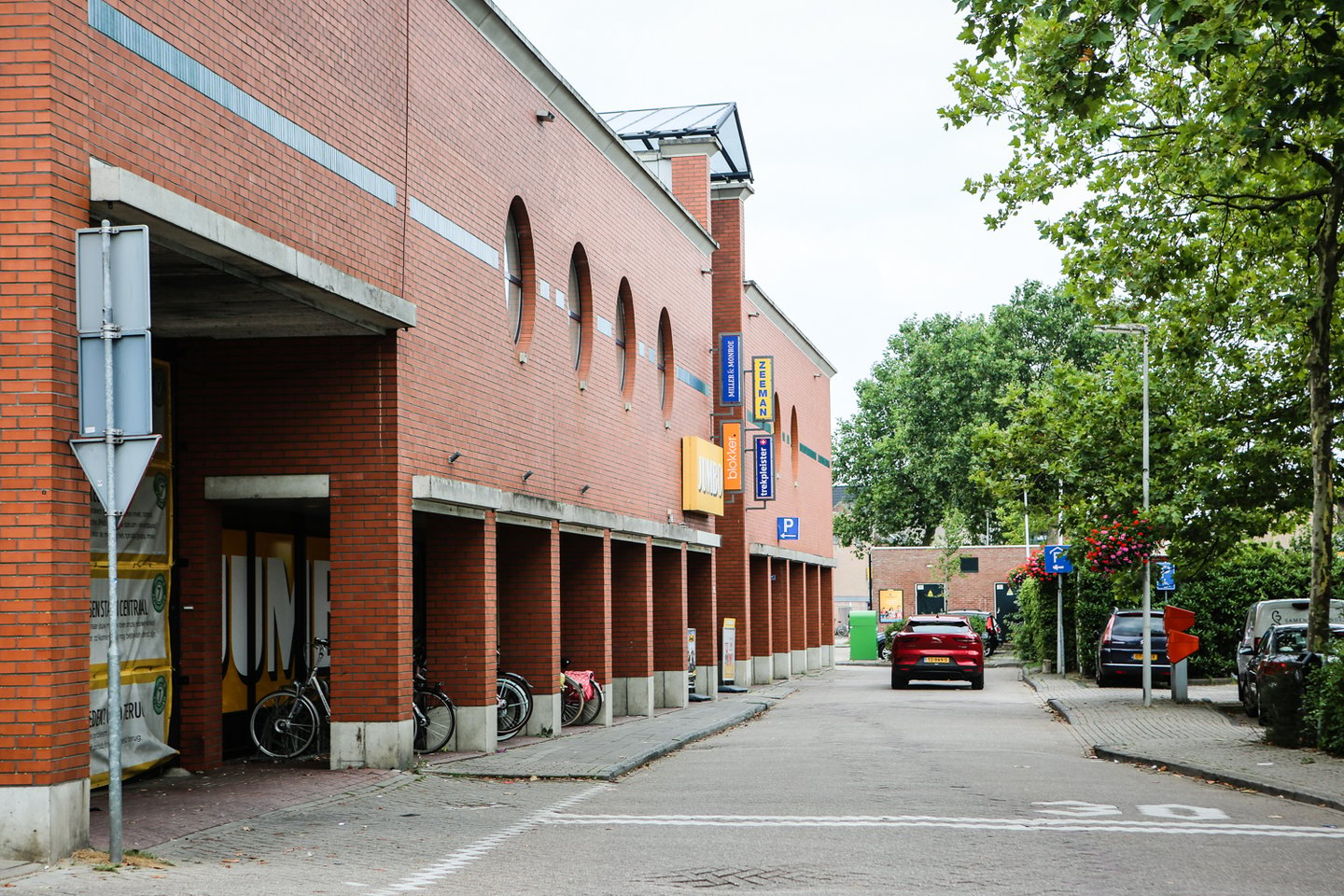 View photo 2 of Middenbaan 34