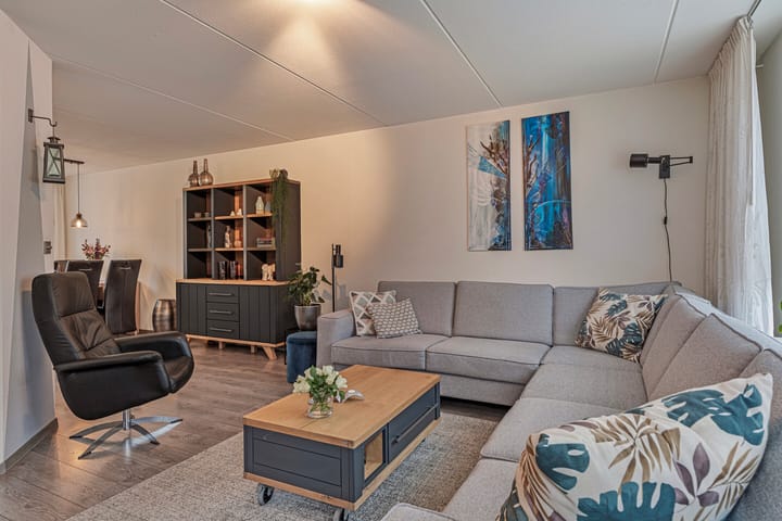 Foto 11 van H Roland Holstlaan 14