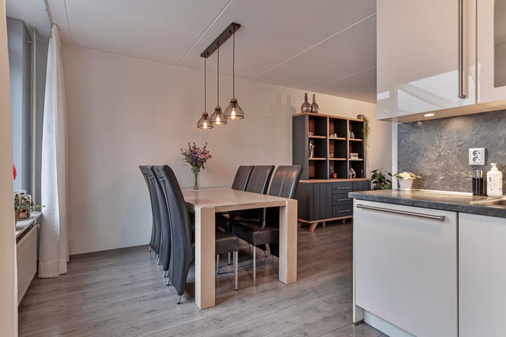 Foto 14 van H Roland Holstlaan 14