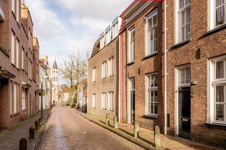 Bekijk foto 1 van Lieve Vrouwestraat 35