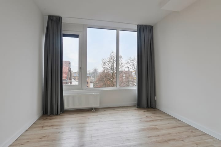 Foto 15 van Helfrichstraat 25-A