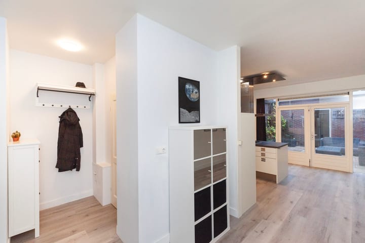 Foto 9 van Oosterstraat 84