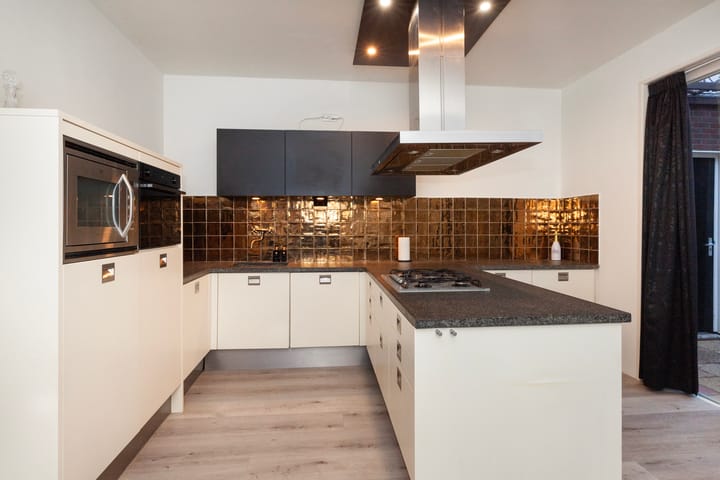 Foto 13 van Oosterstraat 84