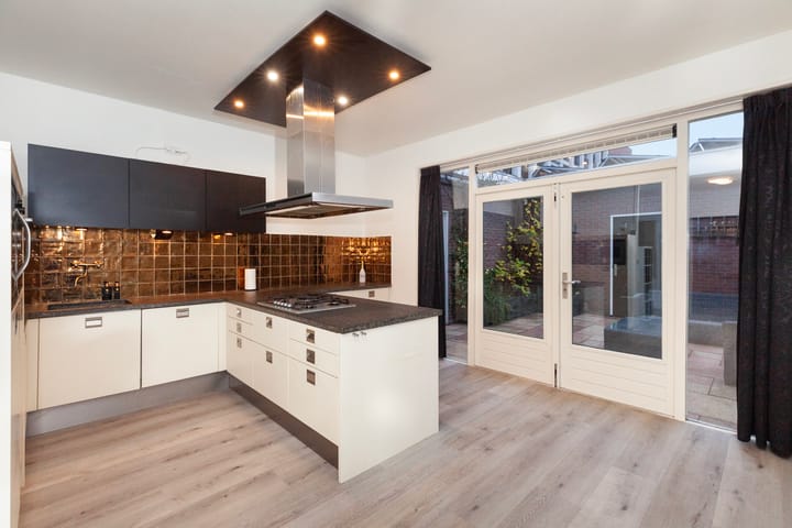 Foto 14 van Oosterstraat 84