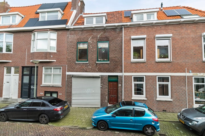 Bekijk foto 1 van Van Leeuwenhoeckstraat 38