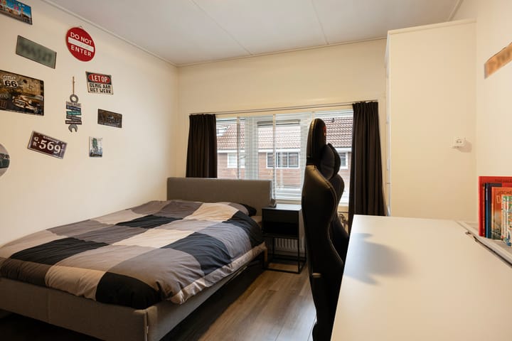 Foto 16 van De Genestetstraat 23