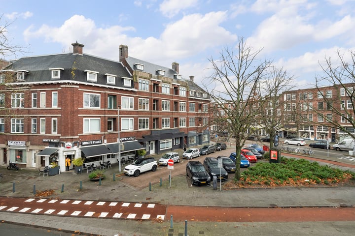 Bekijk foto 1 van Burgemeester Meineszplein 18-B