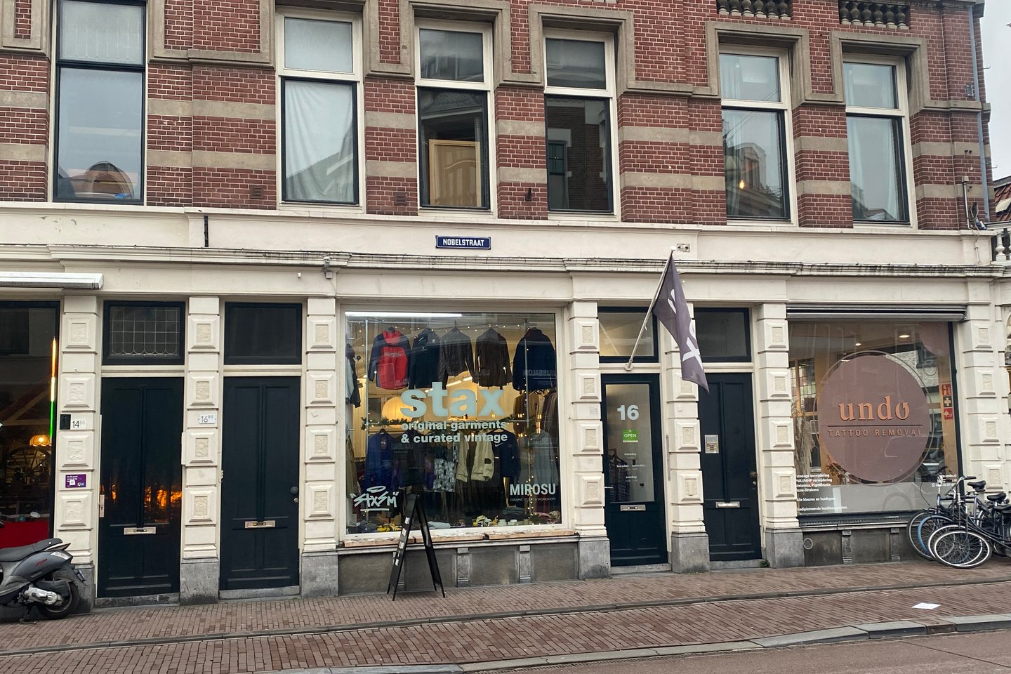 Bekijk foto 2 van Nobelstraat 16