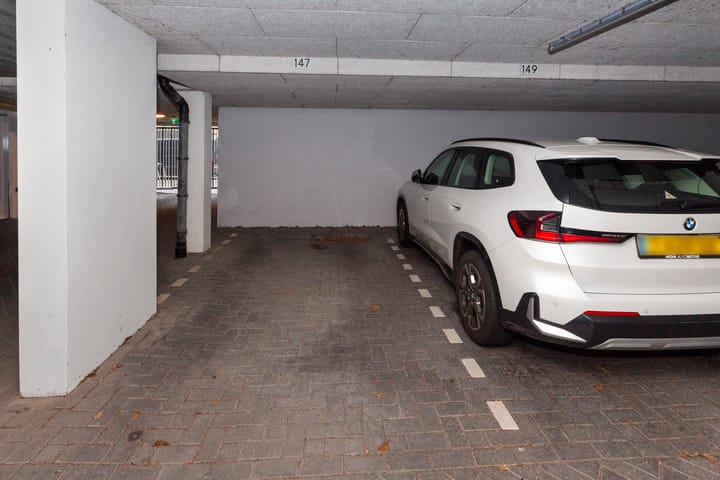 Photo 32 of Johan de Wittstraat 147