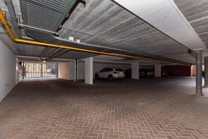 Photo 33 of Johan de Wittstraat 147