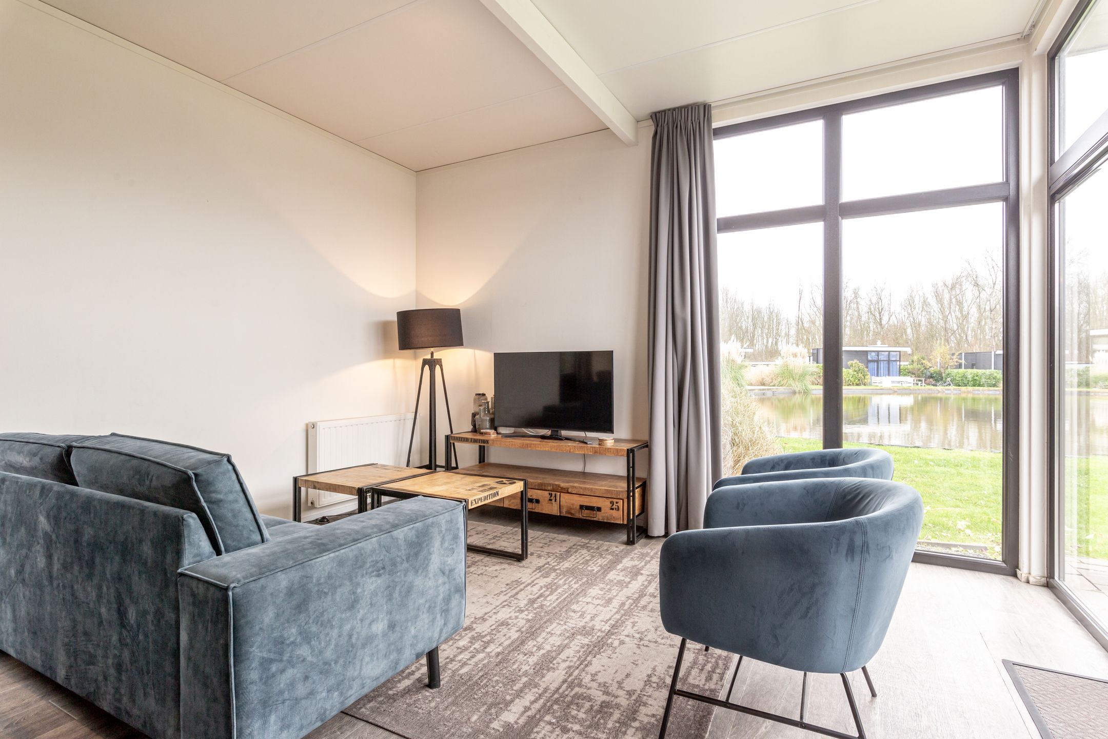 2-bedroom freehold villa in Halfweg — photo 3 of 5